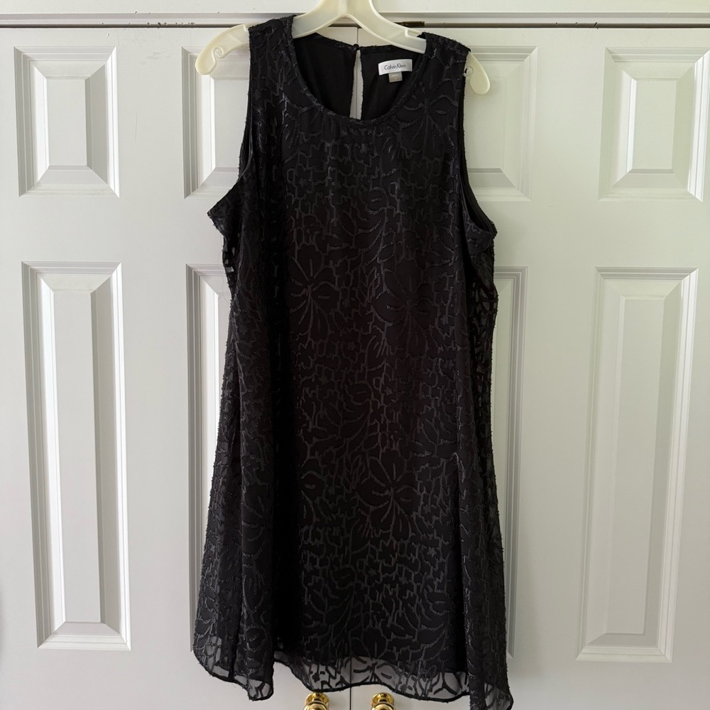 ⭐️ Calvin Klein Black Floral Swing Dress